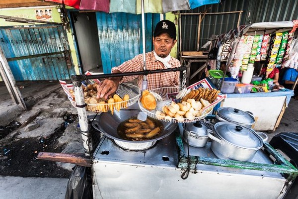 Menjelajahi Makanan Pedagang Tradisional dan Modern yang Lezat, Terjangkau, serta Tetap Menjadi Favorit Masyarakat di Pasar, Sekolah, hingga Pinggir Jalan