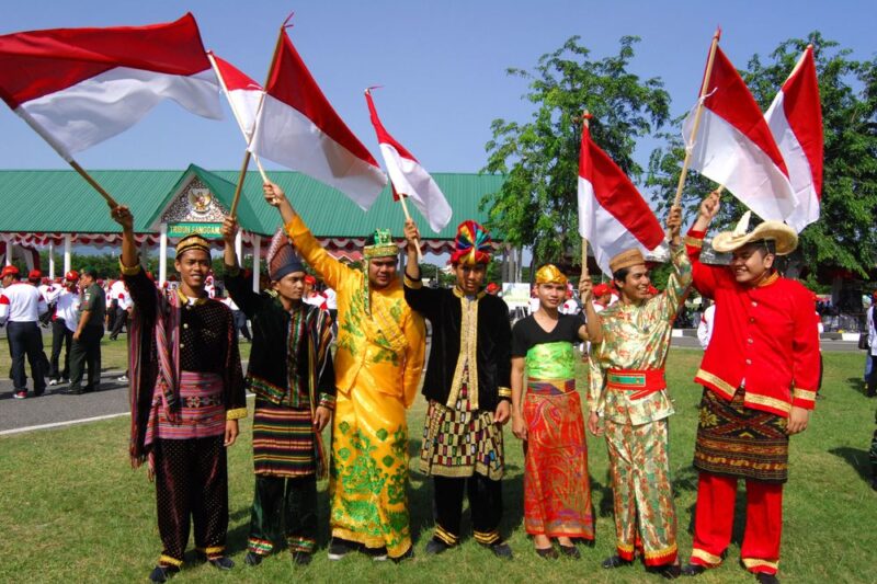 Peraturan Adat: Pengertian, Fungsi, Tujuan, Jenis, Contoh, Penerapan, Tantangan, dan Peran Peraturan Adat dalam Menjaga Nilai Budaya, Tradisi, Harmoni Sosial, dan Ketertiban di Masyarakat