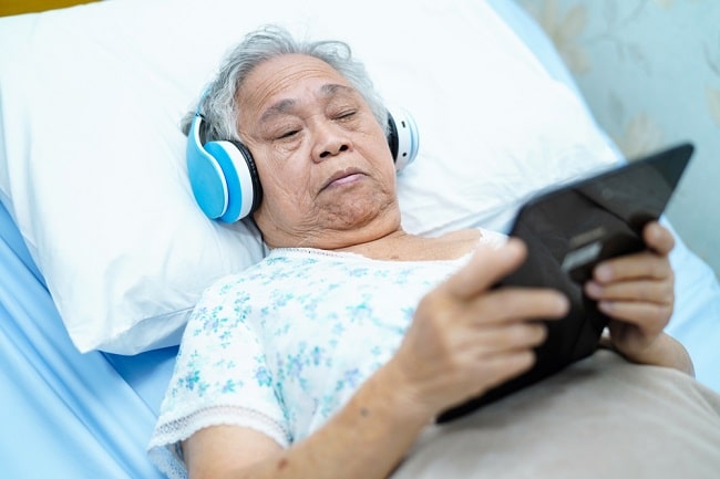 Terapi Musik untuk Penyembuhan Jiwa: Cara Menggunakan Melodi, Ritme, dan Harmoni Musik untuk Menenangkan Pikiran, Mengurangi Stres, Mengelola Emosi, dan Meningkatkan Kesejahteraan Mental serta Ketenangan Batin