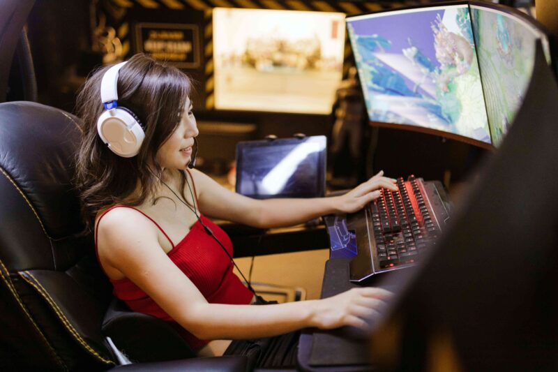Hiburan Digital dan Media Baru: Panduan Menikmati Streaming, Game Online, Podcast, Media Sosial, dan Konten Kreatif Digital yang Menghibur, Interaktif, dan Edukatif di Era Hiburan Modern